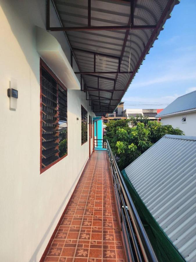 Blue Moon House - A Budget Hostel For Easy Travellers Chiang Mai Exterior foto